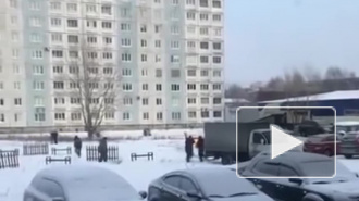 В Междуреченске чиновники поставили детскую площадку, сняли видео и увезли