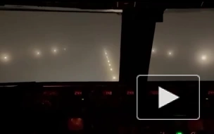 В Москве сняли на видео посадку самолета в плотный туман 