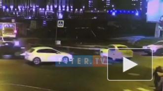 Неудачный поворот спровоцировал аварию на перекрестке Бассейной и Варшавской