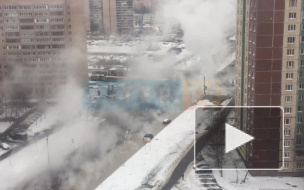 Прорыв трубы перекрыл движение на улице Маршала Захарова