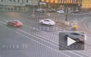 Появилось видео ДТП с курьером на набережной Макарова