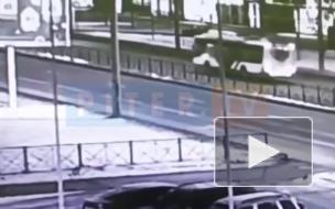 Toyota Venza протаранила троллейбус на Ленинском проспекте 
