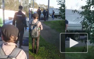 В Петергофе трое мужчин напали на сотрудника ДПС