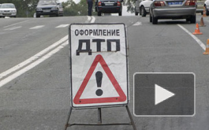 На Светлановском проспекте маршрутка попала в аварию, трое пострадали