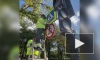 На Адмиралтейской набережной устанавливают дорожные знаки, запрещающие езду на самокатах