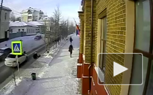 ДТП: водитель легковушки сбил двух девушек на зебре и скрылся с места происшествия