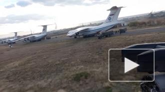 Колонны российских миротворцев в Карабахе начали сопровождать вертолеты