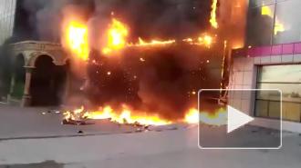 Видео: В Новосибирске загорелся гостиничный комплекс и торговый центр 