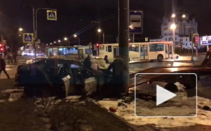 В результате серьезного ДТП на Бестужевской загорелась иномарка