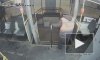 Видео: неизвестный напал с огнетушителем на кондуктора трамвая