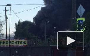 Видео: огромный пожар вспыхнул на улице Второй луч: полгорода охвачено дымом