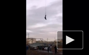 В Сети появилось неудачное падение каскадера с башенного крана