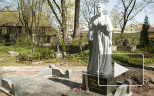 Памятник Марине Малафеевой появился в Петербурге