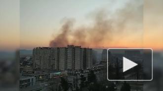 В Анапе людей эвакуируют из горящего многоэтажного дома
