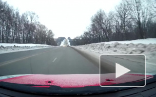 Видео: автомобиль врезался в отбойник во Владимире