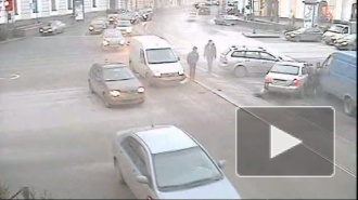 Гонщик на "Hyundai" атаковал на Невском сразу три машины  