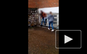 В сети появилось видео, как в Уфе школьницы жестоко подрались