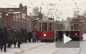 В Петербурге прошел парад блокадных трамваев
