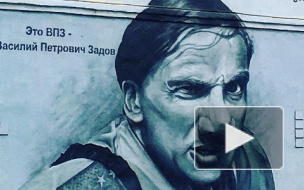 Художника, рисовавшего Зинаиду Тракторенко на месте закрашенного портрета прапорщика Задова, забрали в полицию