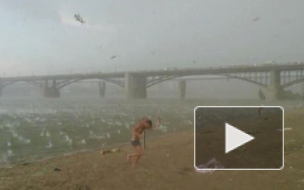 Ураган в Новосибирске: видео свидетелей стихийного бедствия появилось в Сети, стало известно о третьей погибшей 