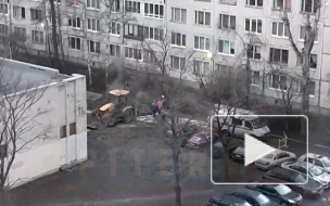 Во Фрунзенском районе очередной прорыв. Кипятком залило весь двор 