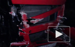 Ужасающее видео из Орла: легковушка протаранила фуру