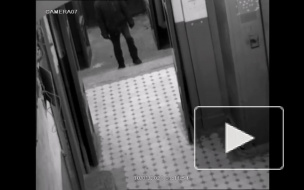 Неизвестный поджег коляску на Моховой