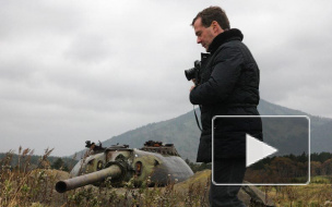 Медведев посетил спорный Кунашир сразу после бойни, устроенной на острове солдатом