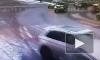 Видео: иномарка влетела в припаркованное авто на повороте на Английском проспекте