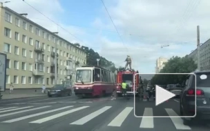 Видео: в Петербурге загорелся трамвай. Это второй случай за два дня