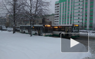 Авария с двумя автобусами перекрыла движение на Маршала Казакова