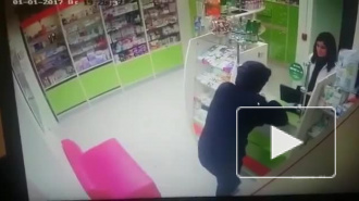 Смешное видео: во Владикавказе неуклюжий пузатый грабитель не смог ограбить аптеку Смешное видео: во Владикавказе неуклюжий пузатый грабитель не смог ограбить аптеку