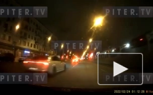 Момент ДТП на перекрёстке Лесного проспекта и Нейшлотского переулка попал на видео