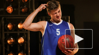 Форвард "Зенита" превращает болельщиков в баскетболистов