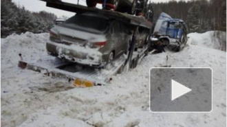 Видео и фото очевидцев ДТП: в Красноярском крае пикап от столкновения с автовозом разлетелся на части