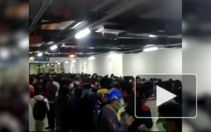 В Индии рабочие устроили погром на заводе, который производит iPhone