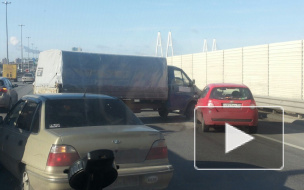 ДТП на КАД: "Газель" перекрыла два ряда, образовалась огромная пробка