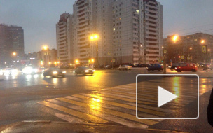 Неизвестный лихач сбил школьницу на Коллонтай и скрылся