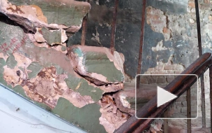 Лестница рискует рухнуть в доме на Литейном проспекте