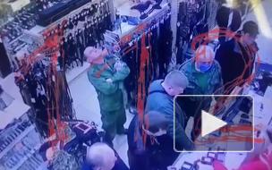 Опубликовано видео покупки оружия Ильназом Галявиевым, напавшим на школу в Казани
