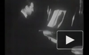 Gershwin plays Strike Up The Band rare film footage