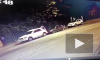 Видео: на Среднем проспекте мужчина прошелся по припаркованной машине