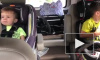 Видео: малыши в машине энергично зажигают под ритмы рока