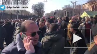 Около десяти тысяч человек участвуют в митинге оппозиции в Ереване