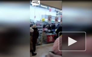 В Башкирии местные жители устроили массовую драку и давку из-за скидок в магазине