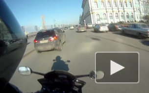 Отчаянный байкер в центре Петербурга ушел от преследования ДПС
