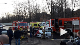 Спасатели вырезали двух погибших из покореженной машины на Вербной