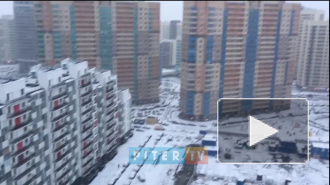 Петербург накрыл апрельский снегопад: осадки не собираются таять