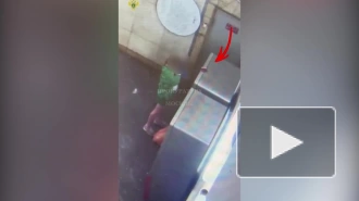 Мужчина украл кардхолдер, забытый пассажиркой в метро Москвы