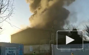 Очевидцы засняли на видео серьезный пожар около аэропорта Дублина